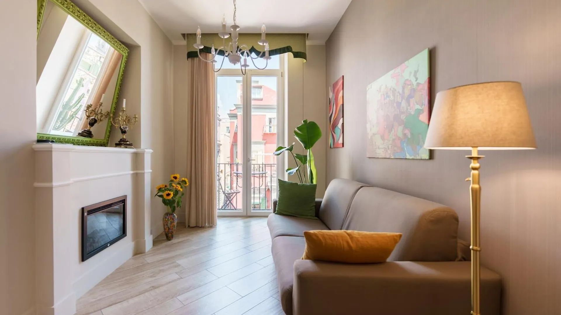 7 Hotel 4 Stelle nel Centro Storico di Napoli da Valutare