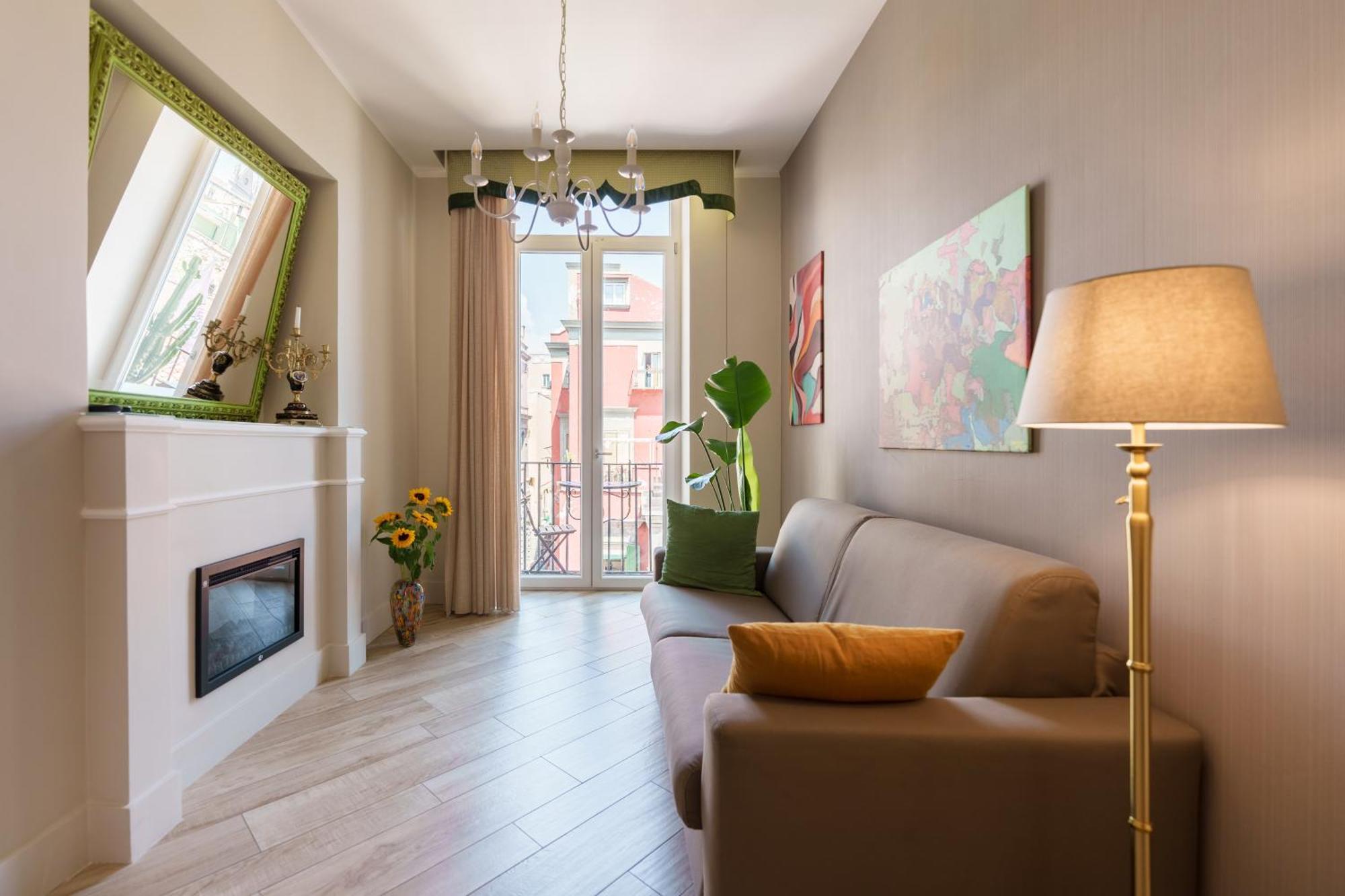 7 Hotel 4 Stelle nel Centro Storico di Napoli da Valutare